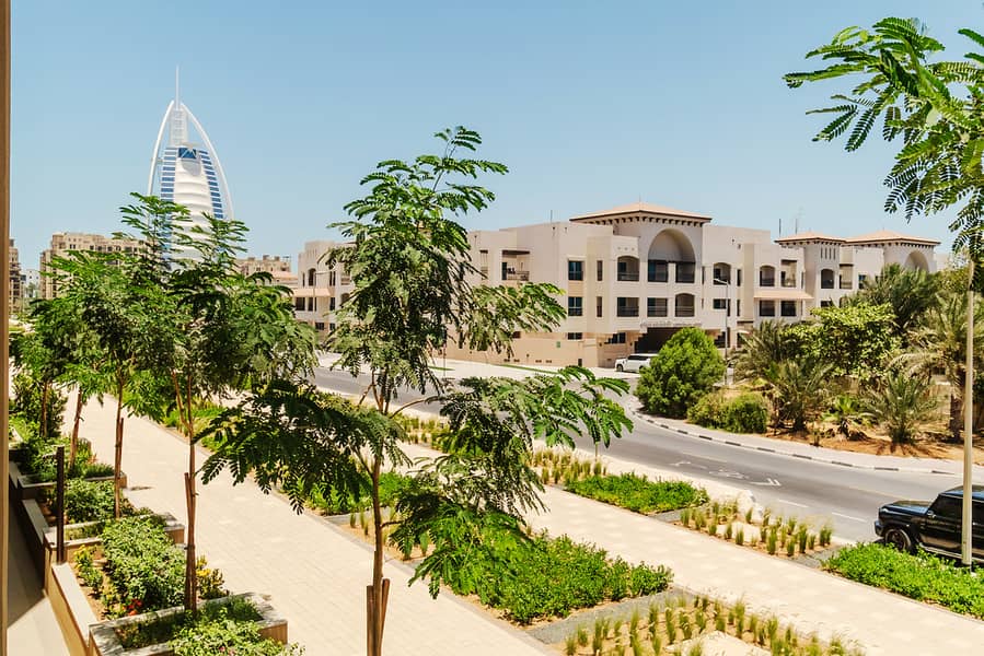 14 Jadeel300014. jpg