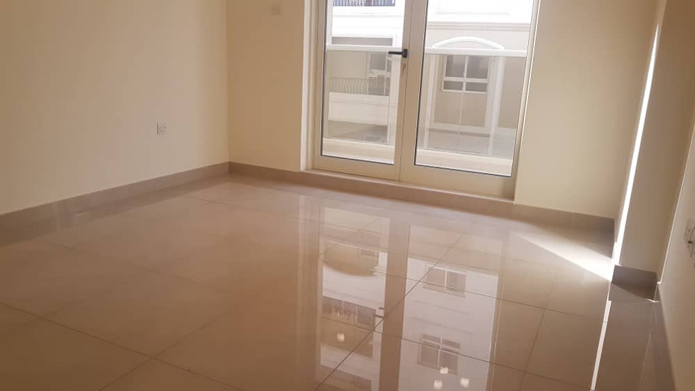 2BHK WITH CLOSE KITCHEN GYM,POOL, JUST 52K.