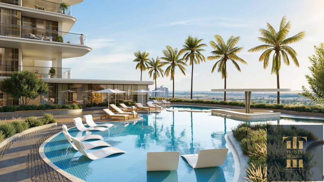 6 Pool and sunbed area. jpg