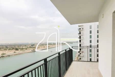 2 Bedroom Apartment for Sale in Yas Island, Abu Dhabi - Stunning 2BR with Scenic Canal And Pool View