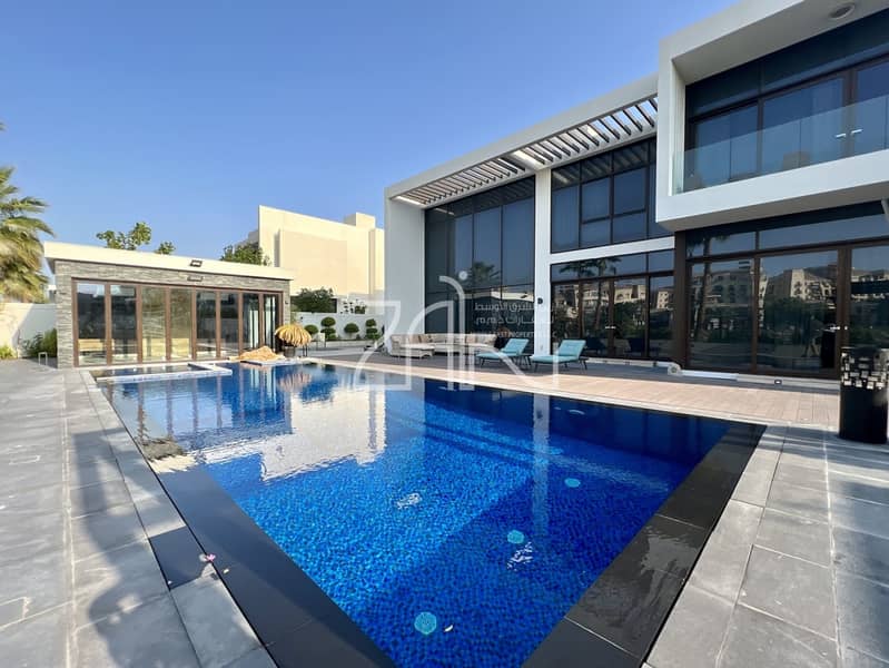 Luxurious Furnished 4BR+Pool-Garden Villa Luxurious Furnished 4BR+Pool-Garden Villa