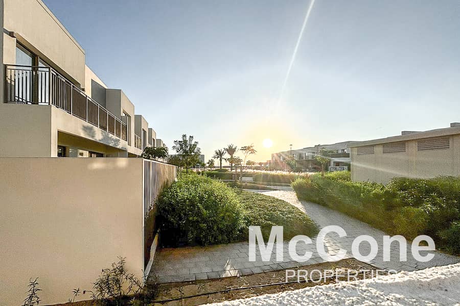 Vacant Mid June | On the Park | Great Price Vacant Mid June | On the Park | Great Price