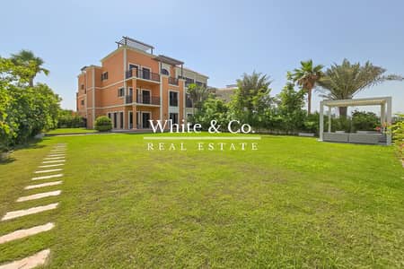 5 Bedroom Townhouse for Rent in Jumeirah, Dubai - Luxury Finishing |Upgraded Unit| Sea View