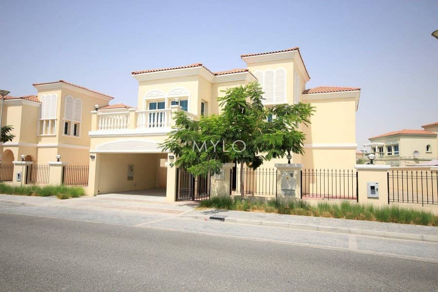 5 Bedroom Villa Away from Cables for Sale