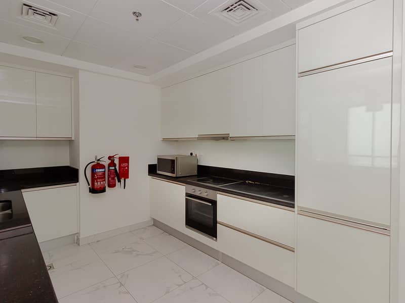 5 Habtoor City - Amna Tower - 4702 - 3BR - Aasha (3 of 22). jpg