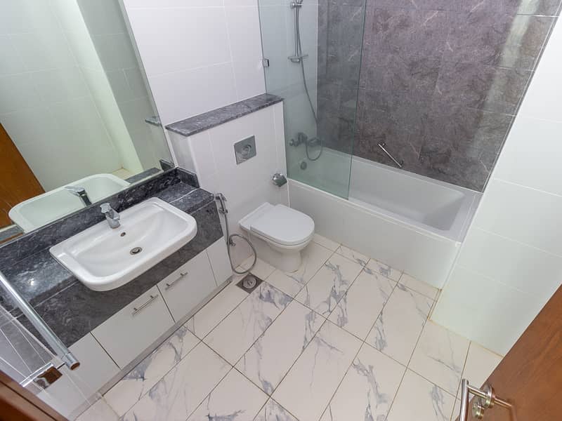 11 Habtoor City - Amna Tower - 4702 - 3BR - Aasha (10 of 22). jpg