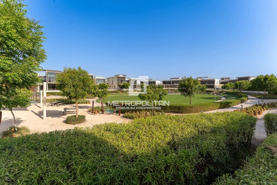 Upgraded | Biggest Infinity Pool | Move-in Ready