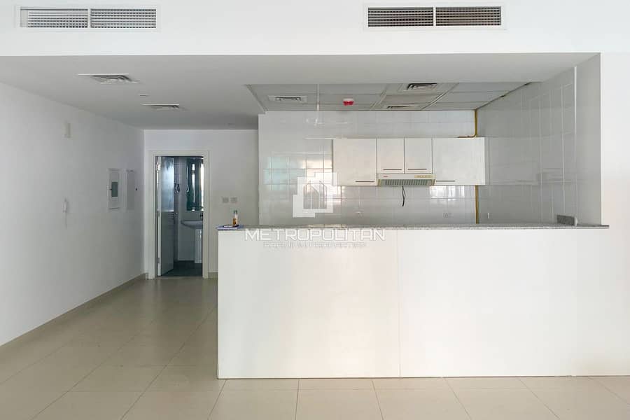 Large Size | Great Location | Vacant Large Size | Great Location | Vacant
