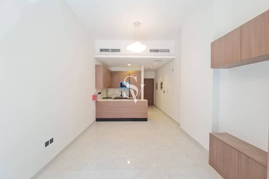 Semi furnished | Terrace| Near to circle mall Semi furnished | Terrace| Near to circle mall