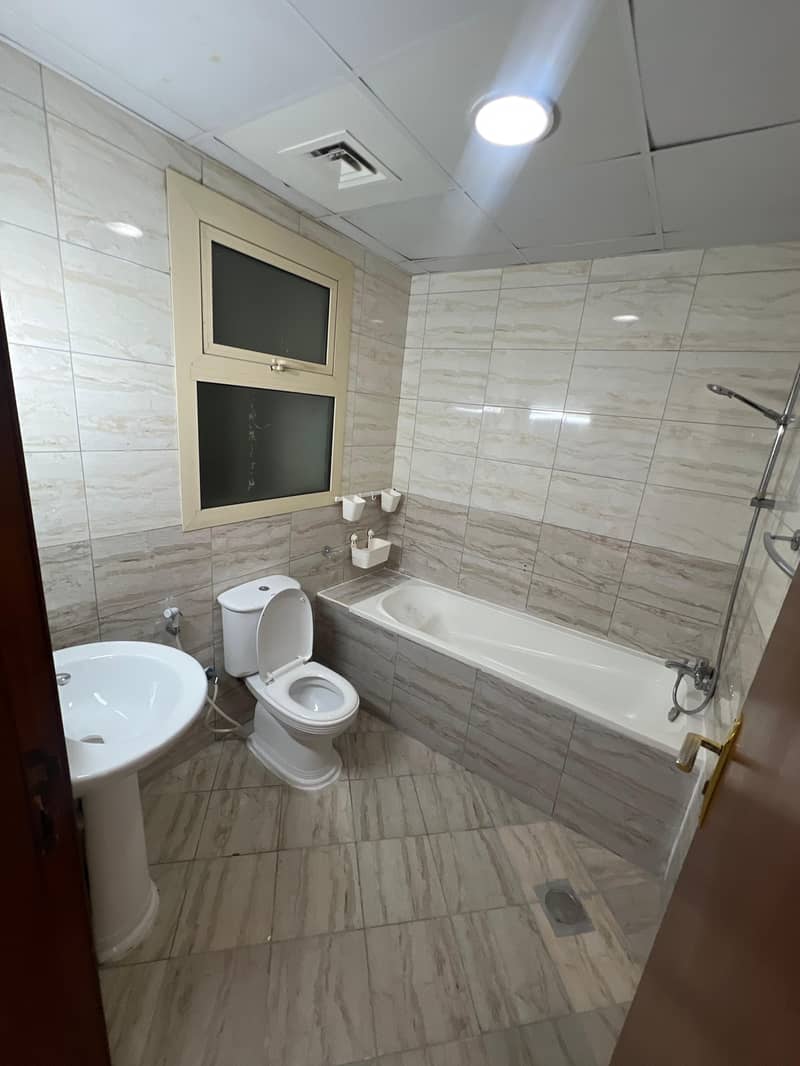 6 MASTER WASHROOM. jpeg