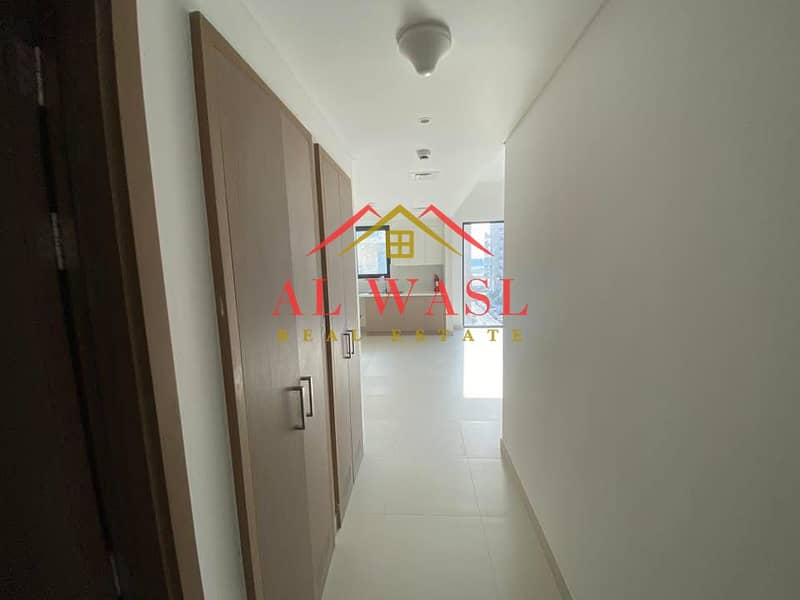 12 035fda6c-58ad-45d6-a0b5-8ad860c1fe1d. jpg
