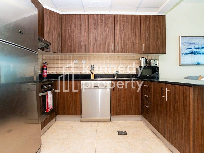 24 10. Kitchen. jpg