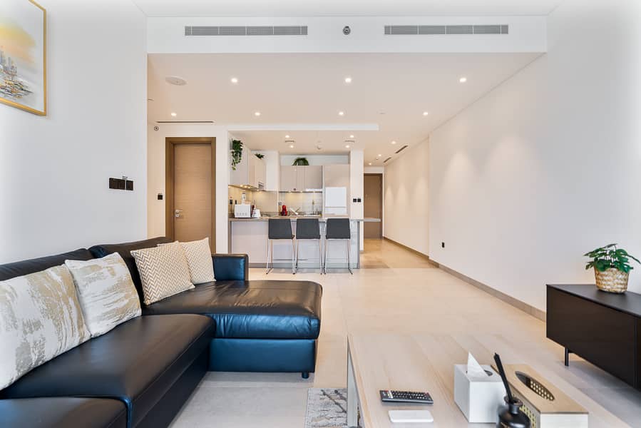 6 Living Area (2). jpeg