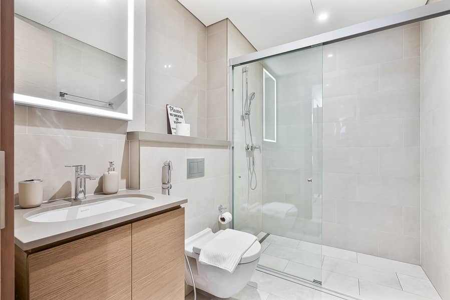12 Bathroom (1). jpeg