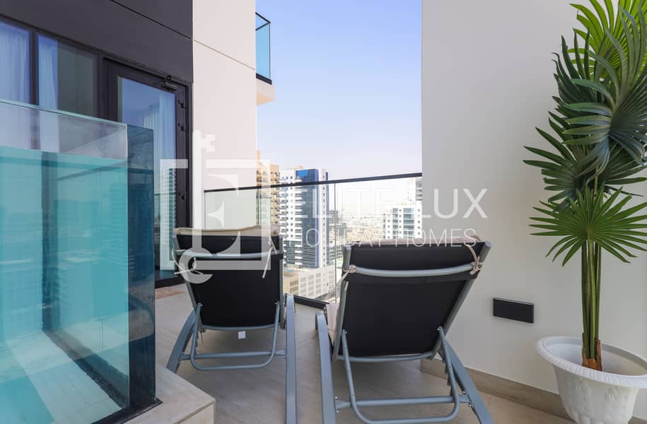 8 Balcony 4-min. jpg