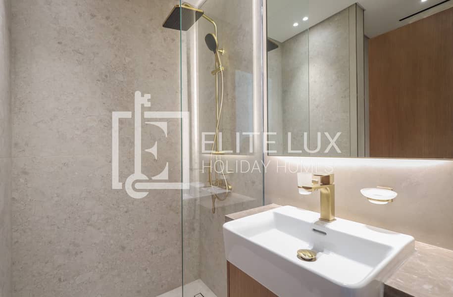 21 bathroom 2-min. jpg