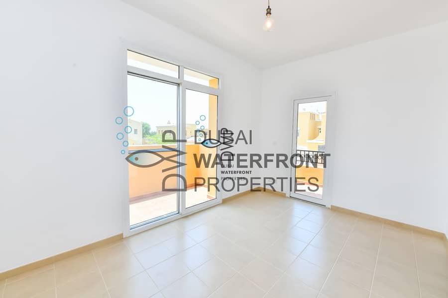 10 2 Bedroom Villa with private garden | Newly refurbished Full 5* Maintenance Package inclusive in Rent!