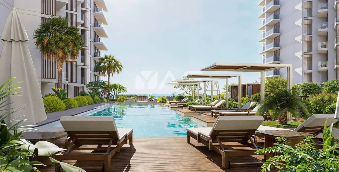 4 Outdoor Swimming Pool. jpg