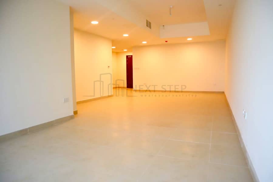 شقة في شارع الكورنيش 3 غرف 130000 درهم - 4151783