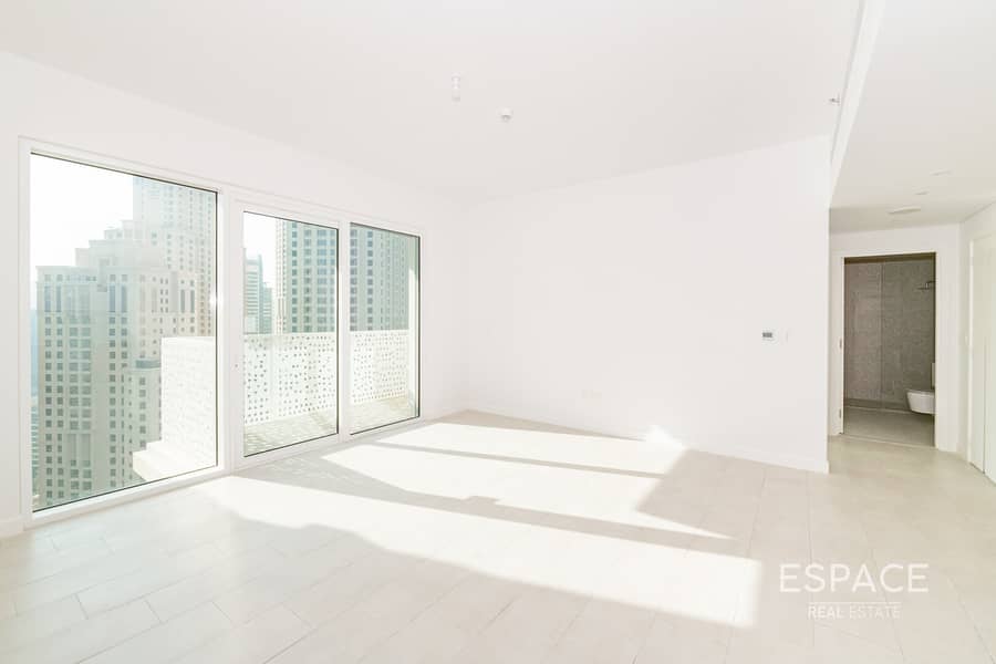 Beachfront Location | Vacant | View of Marina Beachfront Location | Vacant | View of Marina