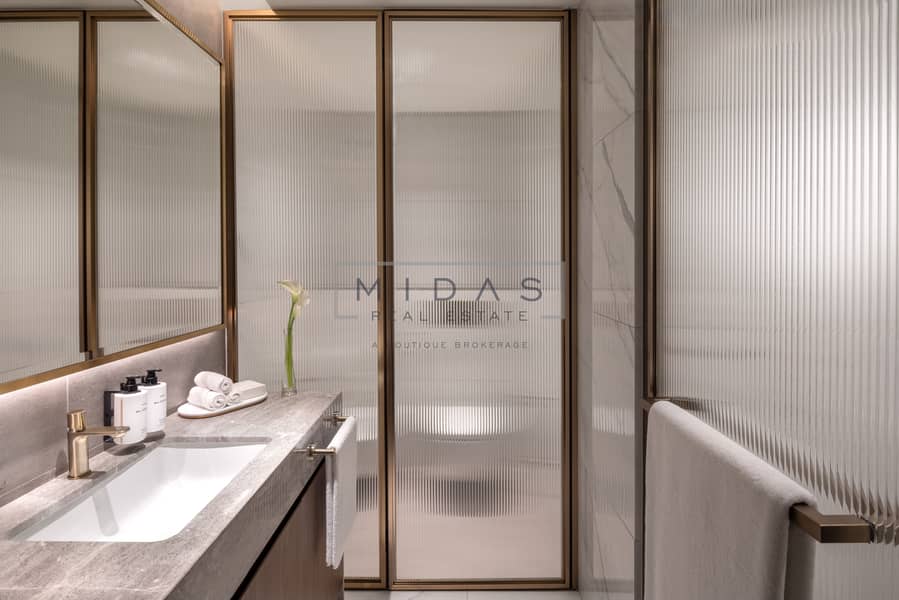 8 Bathroom with twin room. jpg