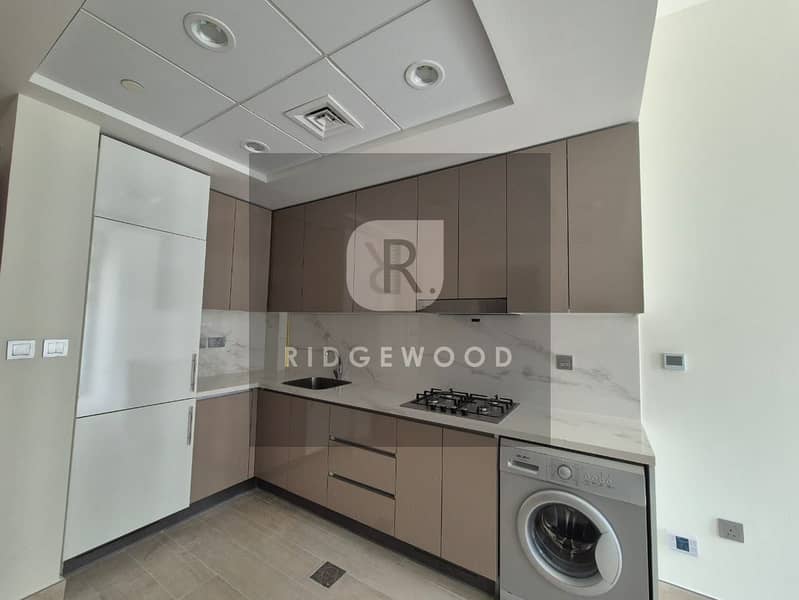 8 RIDGEWOOD REAL ESTATE 007 (7). jpg