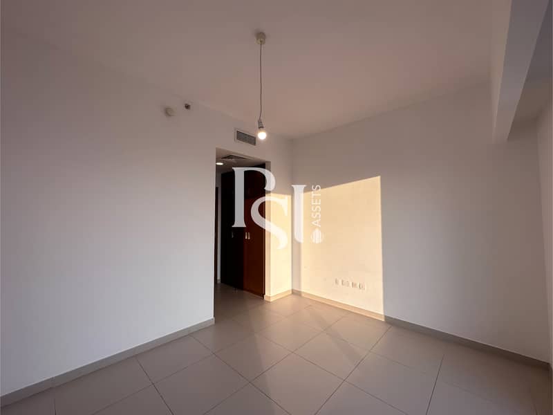 5 Gate tower -3Bedroom maid, reem island (19). jpg