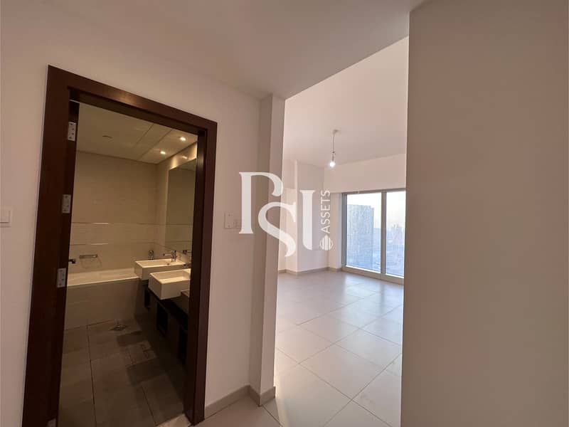 6 Gate tower -3Bedroom maid, reem island (21). jpg