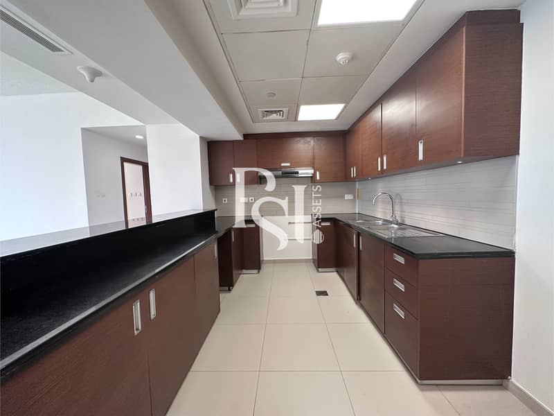 8 Gate tower -3Bedroom maid, reem island (10). jpg