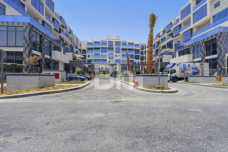 2 Bedroom Apartment for Sale in Motor City, Dubai - Vacant On Transfer | Maids Room | Large Unit