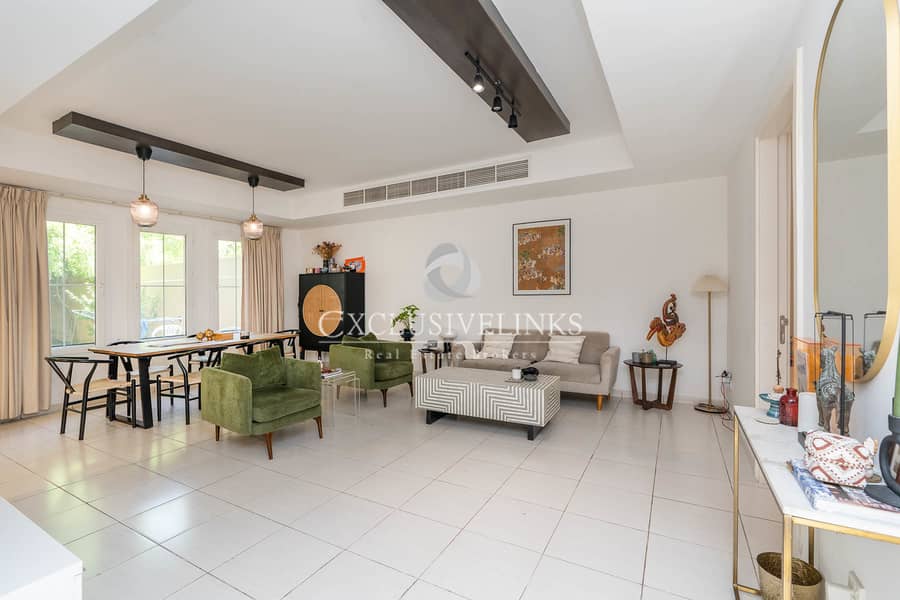 Stunning 3M | Upgraded Kitchen | Close to Pool Stunning 3M | Upgraded Kitchen | Close to Pool