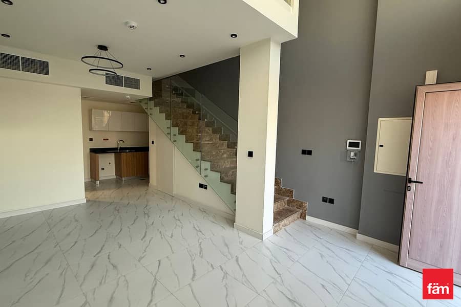 位于迪拜乐园,鲁康社区,鲁康3区 1 卧室的联排别墅 75000 AED - 11882382 位于迪拜乐园,鲁康社区,鲁康3区 1 卧室的联排别墅 75000 AED - 11882382