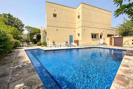 4 Bedroom Villa for Rent in The Meadows, Dubai - Great Location | Private Pool | 4 Bedroom