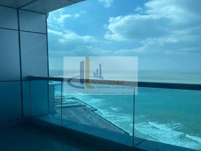 Owns an apartment directly overlooking the sea, with furniture and appliances + 2 parking spaces for the apartment