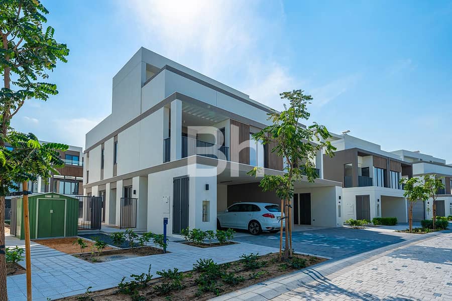 Lagoon Views | Closed Kitchen | Single Row |