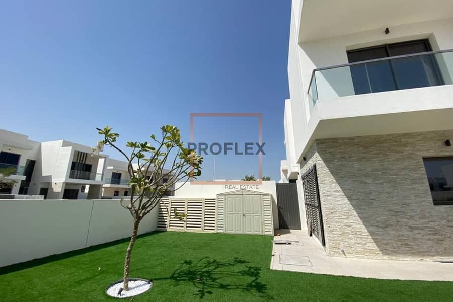 4 Bedroom | Corner Villa | Private Garden & Pool