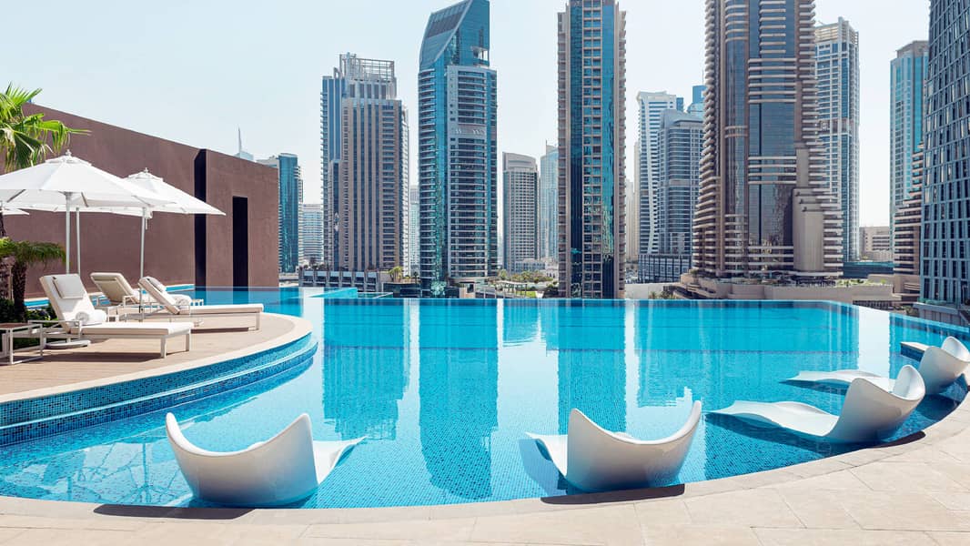 24 marina-gate-infinity-pool-with-view_landscape. jpeg