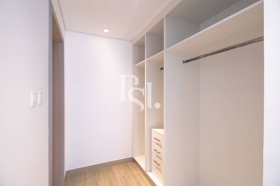 7 water-edge-yas-island-abu-dhabi-closet. JPG