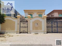 فيلاايجار في الروضه2لليجار الفيلا تصميم شخصي مكونه ممن ارتدادامام الفيلا حوش واسع مجلس+صاله+ 4غرف ماستر+6حمام+مطبخ مجهز كامل+غرفة خادمه+تكيف اسبلت جيد