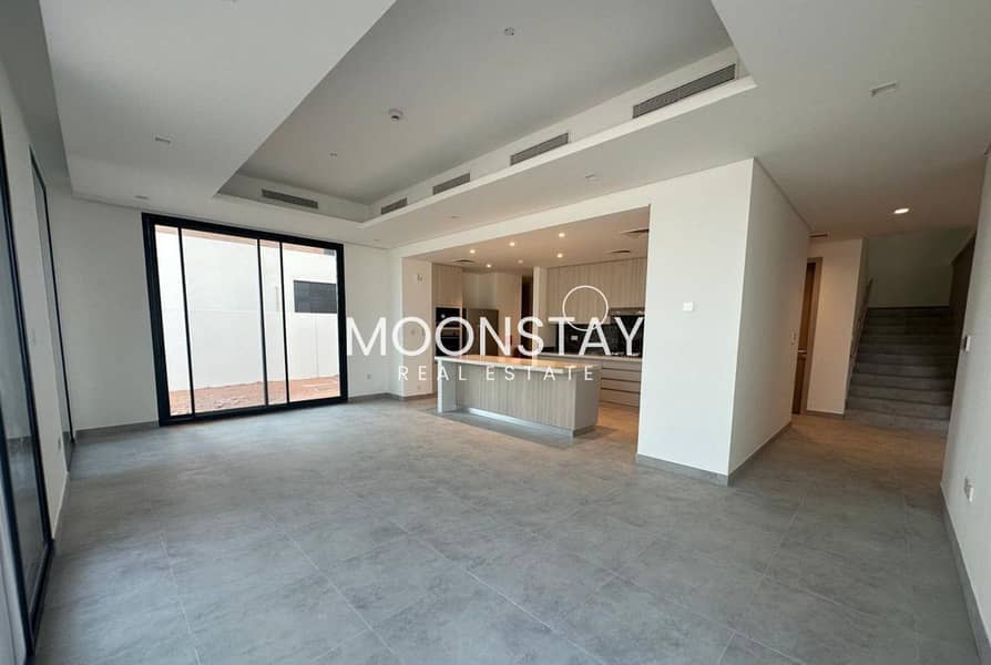 Elegant Villa | Vacant | Single Row Corner