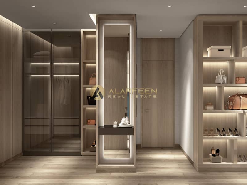 11 The Lakeshore - walk-in closet. jpg