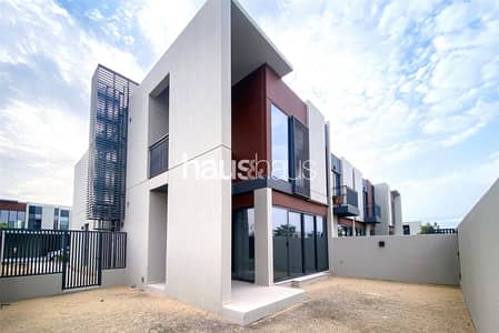 4 Bedroom Townhouse for Sale in Dubailand, Dubai - End Unit | Desirable Location | Investors Deal