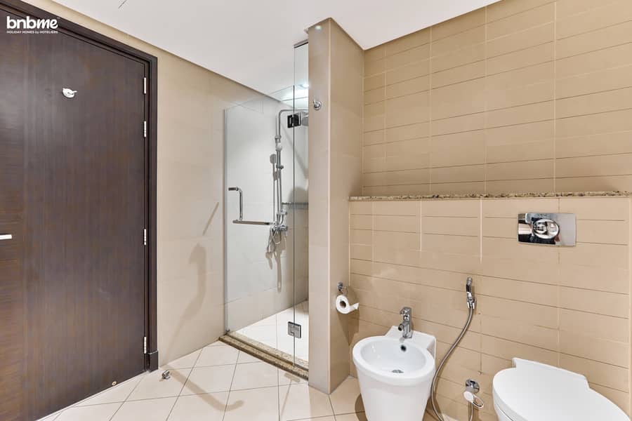 32 Master Washroom (2). jpg