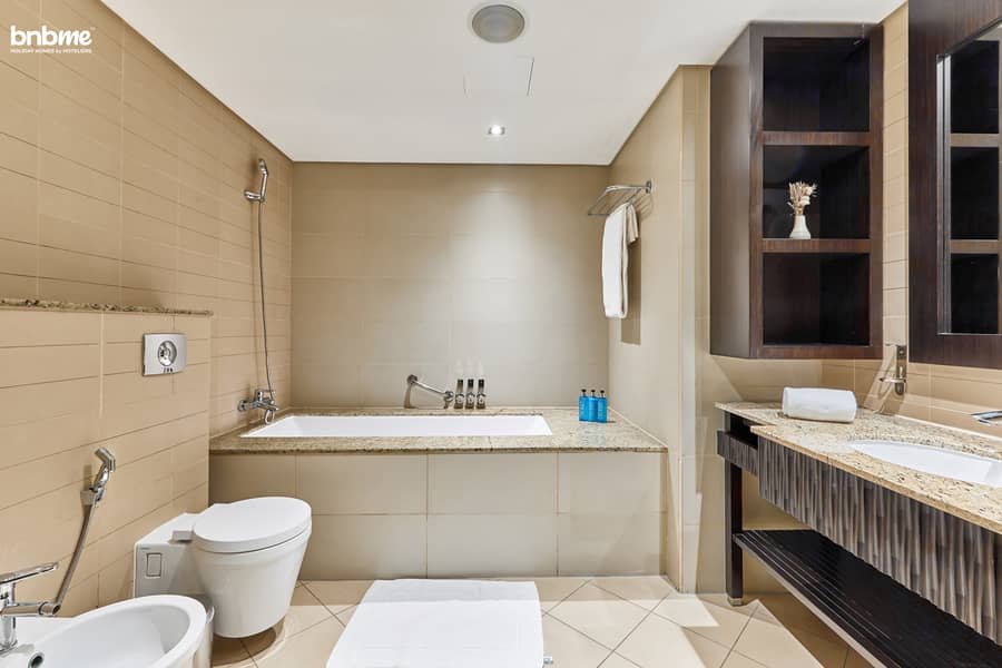 33 Master Washroom (3). jpg