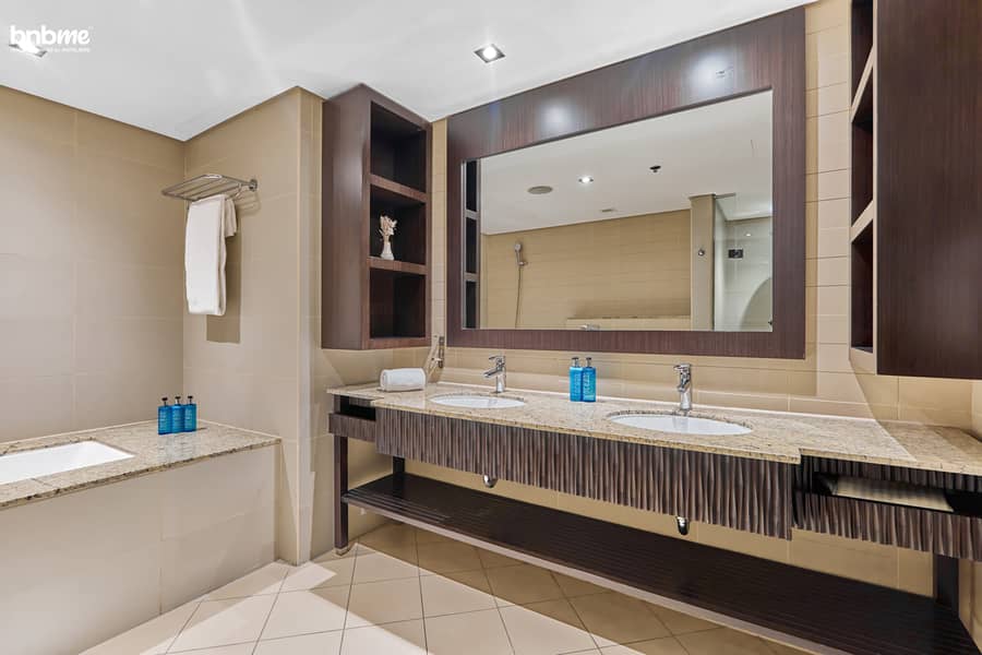 34 Master Washroom. jpg