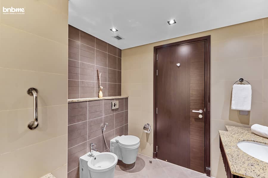 40 Washroom B. jpg