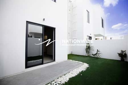 2 Bedroom Townhouse for Rent in Al Ghadeer, Abu Dhabi - Amazing 2BR+M |Stylish Layout| Best Community