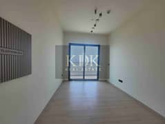 High floor /Spacious /Ready to move