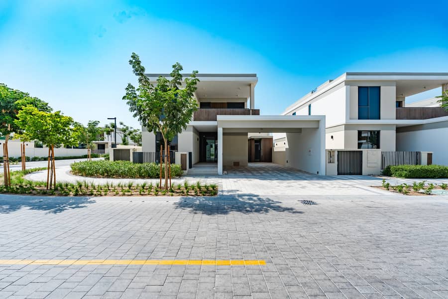 Exclusive | Corner Plot | Closed Kitchen