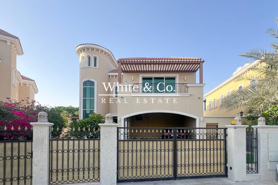 Custom build | Park Backing | Private pool Custom build | Park Backing | Private pool